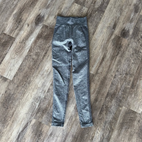 Gymshark Butt Emphasizing Gray Leggings - Picture 6 of 6